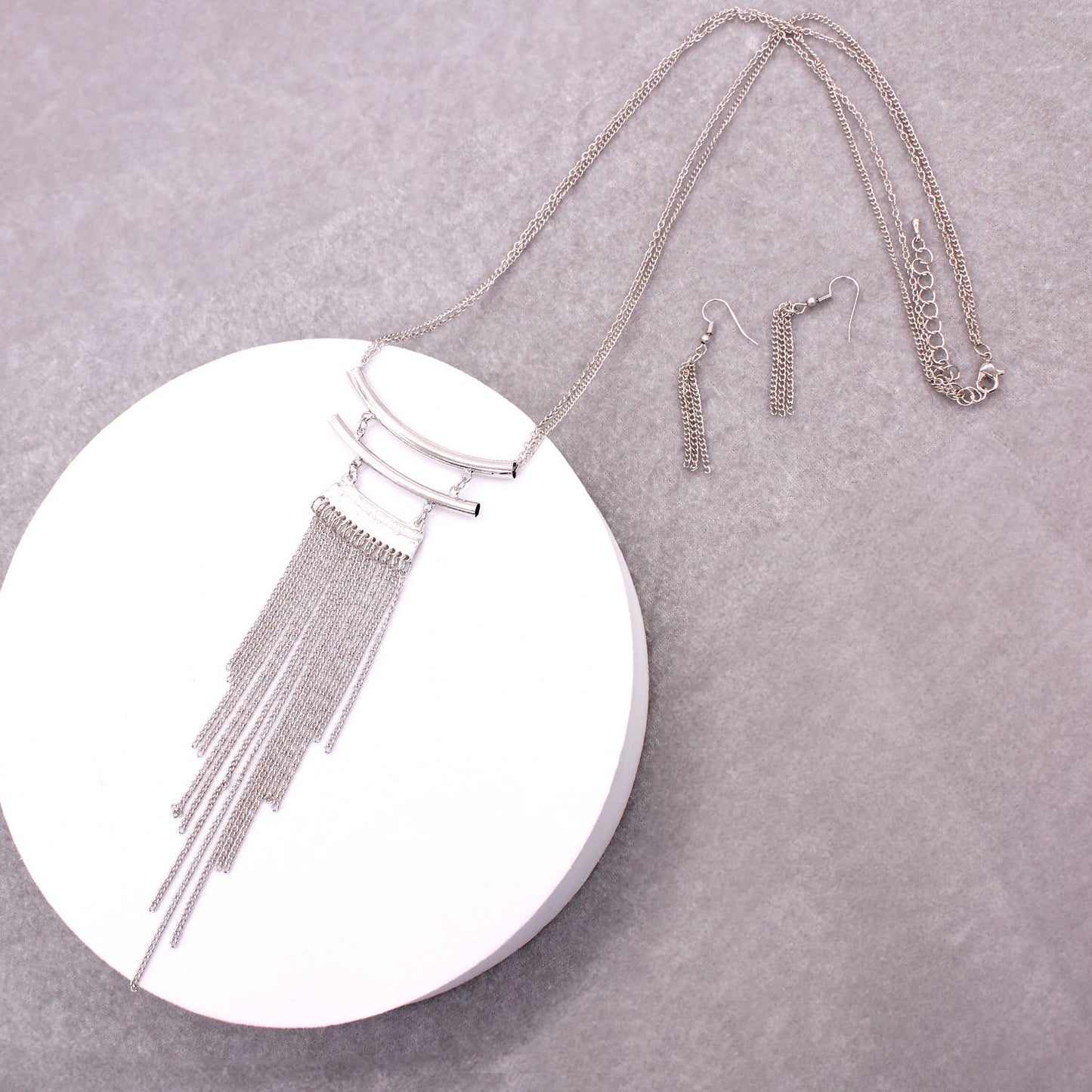 METAL TASSEL DROP NECKLACE